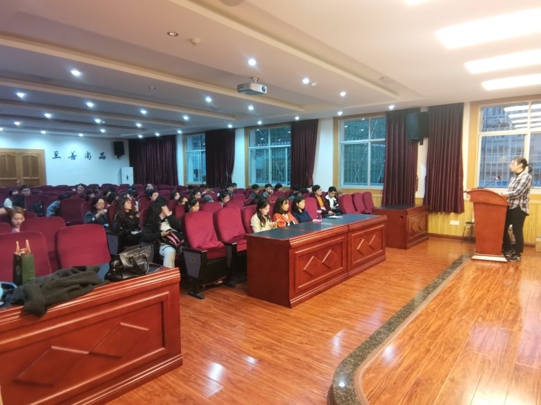 周老师主持.jpg