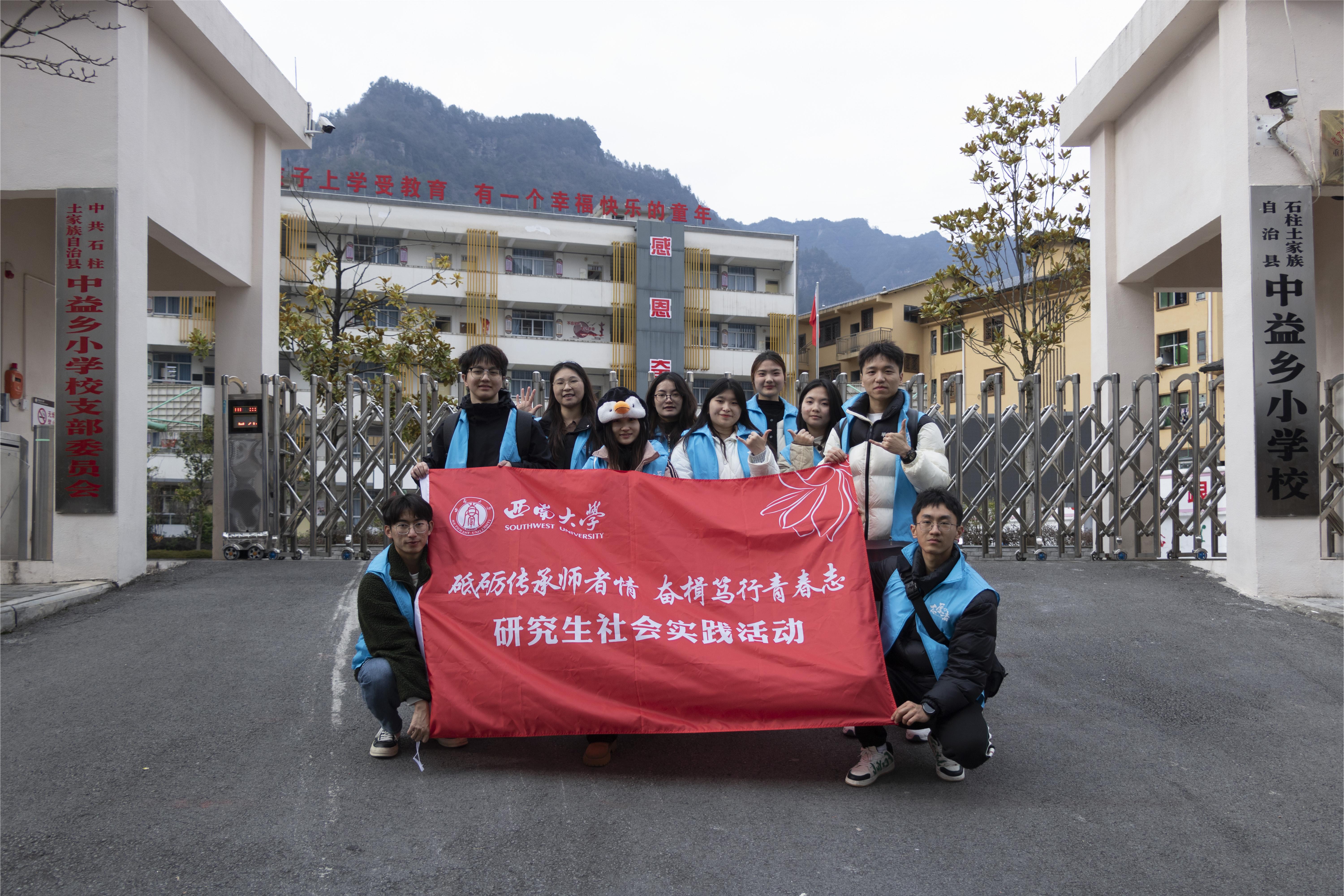 团队成员合影留恋照片1.jpg